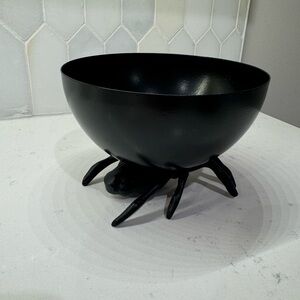 Spider metal bowl